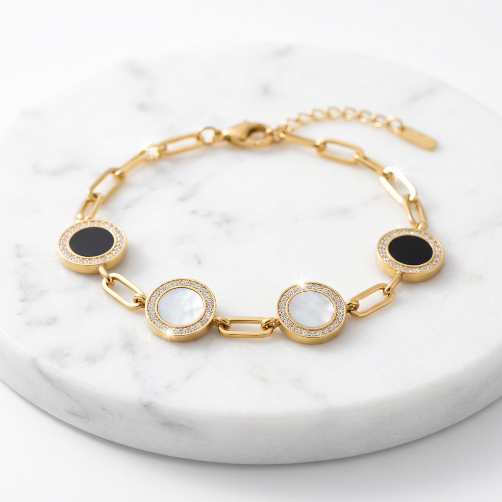 Bracelet stainless steel doré avec médaillons noirs et blancs